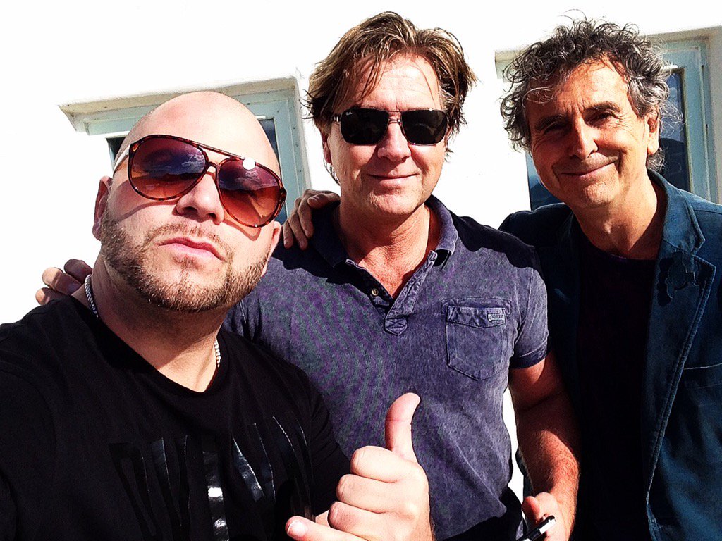 TomEMusic's tweet photo. Hanging with some great writers (veterans) at black rock studios. #Blessed #JvRecords #SonyMusicCanada #Ultra #TomE https://t.co/F1u2IjBhKz