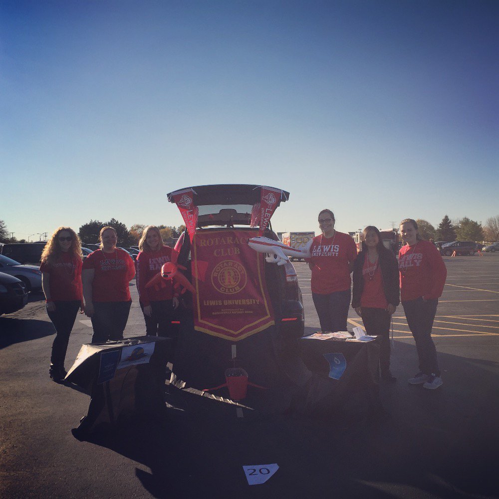 LewisRotaract's tweet image. We had a great time at Trunk or Treat!! #lewisrotaract #trunkortreat #flyers #rotary #romeoville