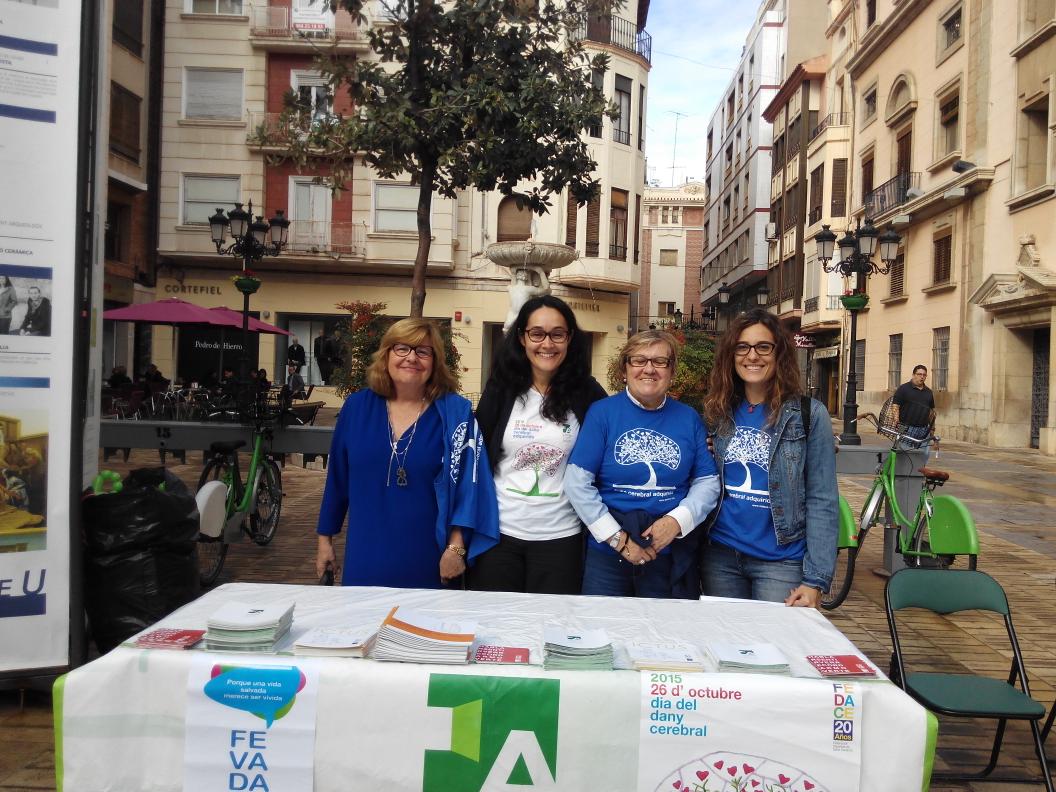 ATEN3U's tweet photo. Hoy dia del #dañocerebral #26ODCA en la plaza de ayunt. De Castelló. https://t.co/AeW7B4mlz0
