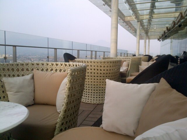 Sore santai <a href="/The18th_TLH/">The 18th Rest&Lounge</a>