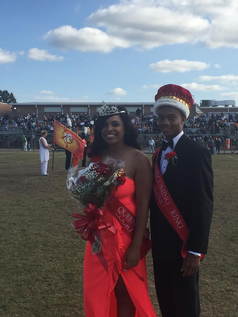 BHSMarlins's tweet photo. Congratulations Homecoming 2015 King and Queen! #G0BAYSIDE https://t.co/QrO3oWKJwM