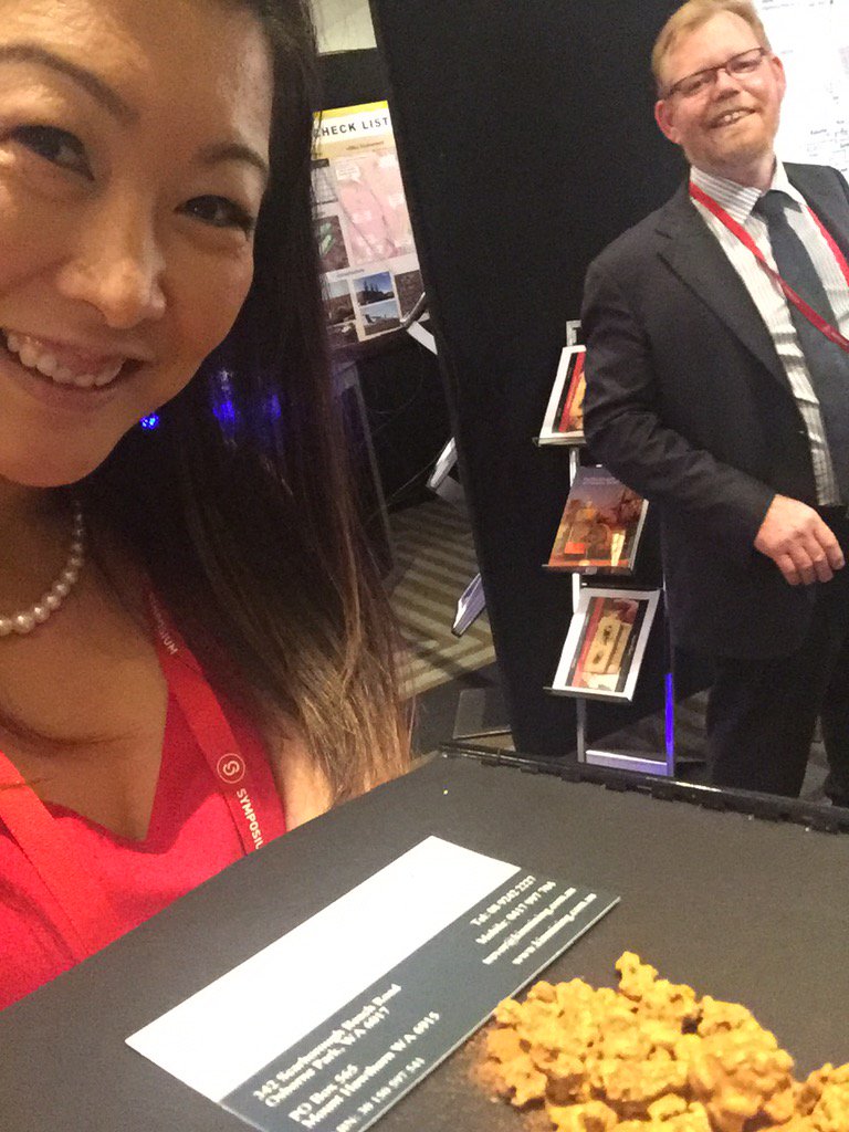 JuliaLeeAU's tweet photo. Freshly baked gold nuggets with MD Trev #kinmining #kin.asx https://t.co/x7VFQDSvx7