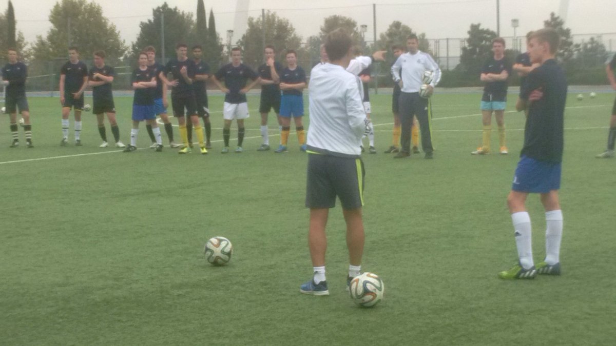 TouringSport's tweet photo. Coaching Session at Real https://t.co/WQb5N3Z9tq