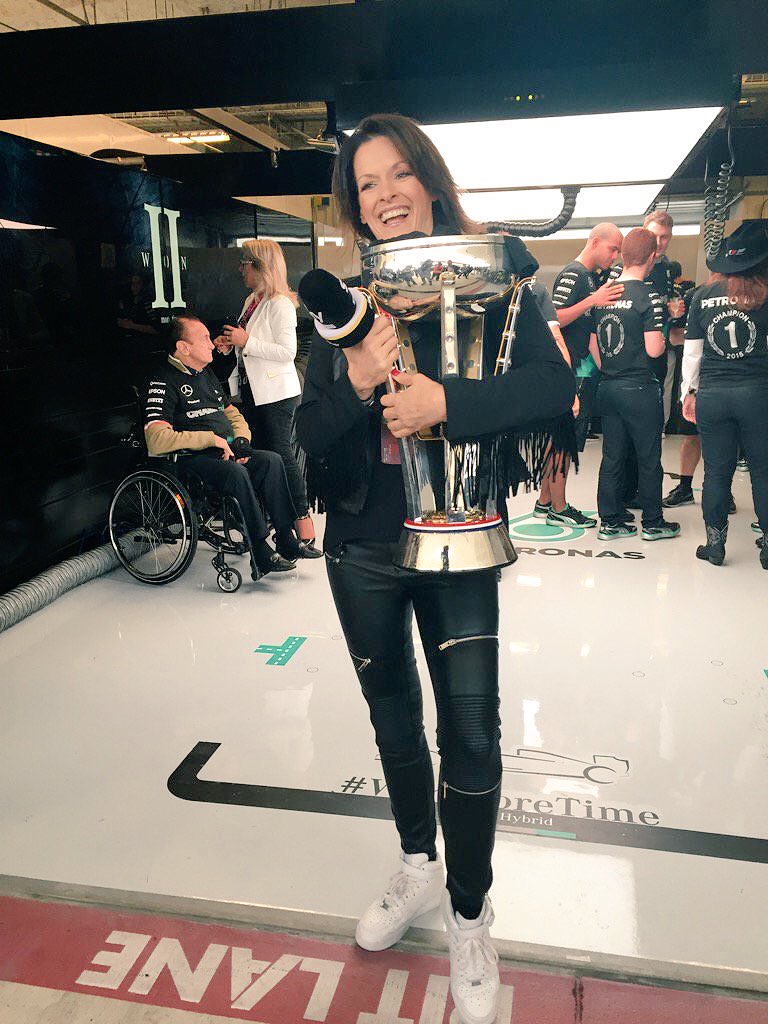 Sky_Tanja's tweet photo. Good by Texas๐ธ it was such a great weekend!! #LewisTrophy - On my way to the first #MexicanGP ๐๐ #f1sky https://t.co/rvjMvkLvsy