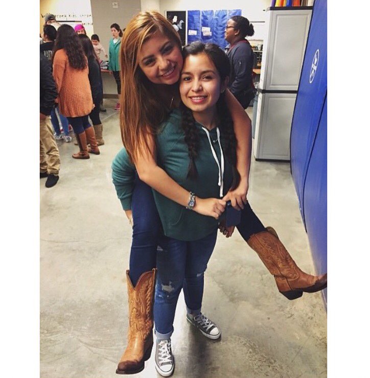 Thefabcrystal's tweet photo. I miss u Bestfriend. #tinybitches #gobestfriend #loveyou #sisters #mylittlesluttyturtle @IttyBittyTurtle https://t.co/0qgwJGoF6l
