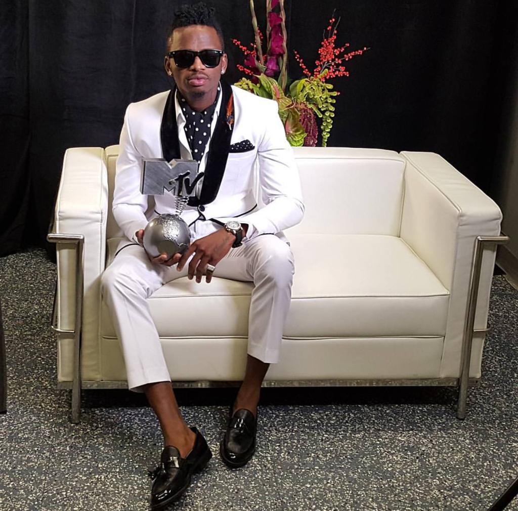diamondplatnumz's tweet photo. Jus wanted to thank you for your Votes and let you know that we have Won the #BestWorldWideAct on @mtvema 🙏 https://t.co/pZsWJouIrk