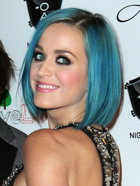 luulux's tweet photo. 🎉🎂💁🏻😘Happy Bday to my favorite @katyperry!!! https://t.co/g9qPT9hDCO