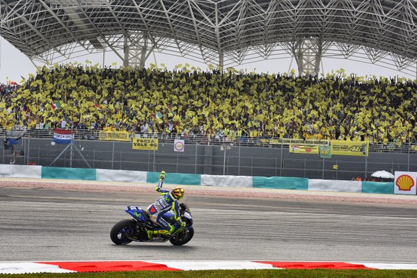 fumiJogja's tweet photo. But we always beside you @ValeYellow46 #forzaVale #valepersempre https://t.co/Cavz2sU7d0