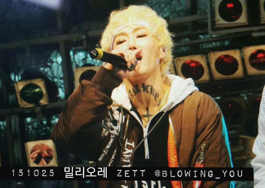 blowing_you's tweet photo. [Preview] 151025 동대문 밀리오레 ZETT
AFOS_ZETT #AFOS #ZETT #아포스 #첨에_헤어밴드_안한줄 #애교쟁이 #모든_섹시를_다했네 https://t.co/xHQbFRqbfj
