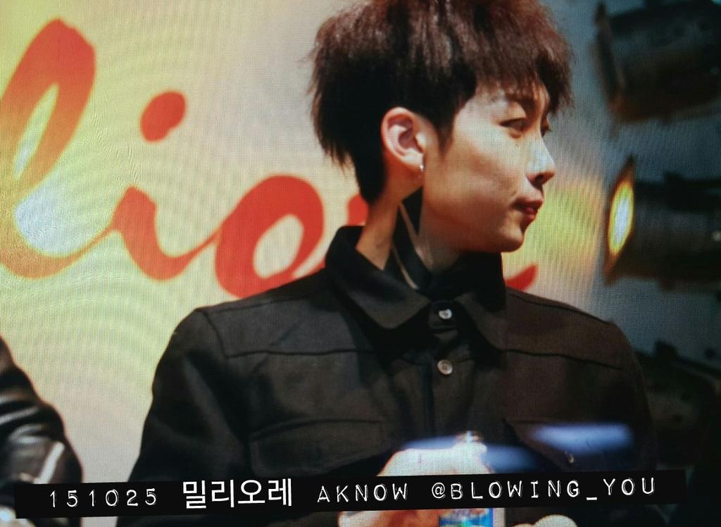 blowing_you's tweet photo. [Preview] 151025 동대문 밀리오레 AKNOW
AFOS_AKNOW #AFOS #AKNOW #아포스 #떠오르는_이미지 #크롱 #귀엽 #손에_새긴_것은 #컨버스..? https://t.co/gTuQ96Nf1J