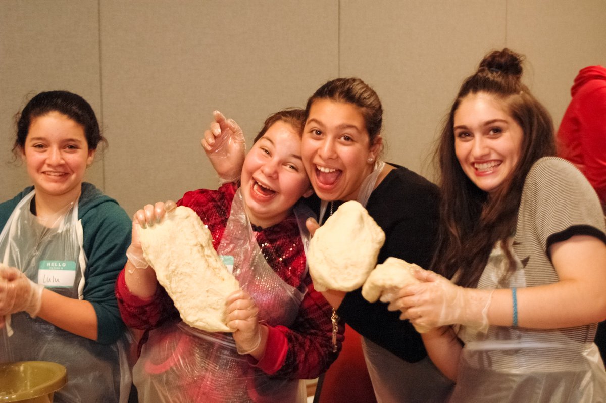 SeattleShabbosP's tweet photo. The Great Big Challah Bake in Seattle ... #ChallahBake  #KeepingItTogether  #ShabbosProject2015 https://t.co/aIHQzs0AT7