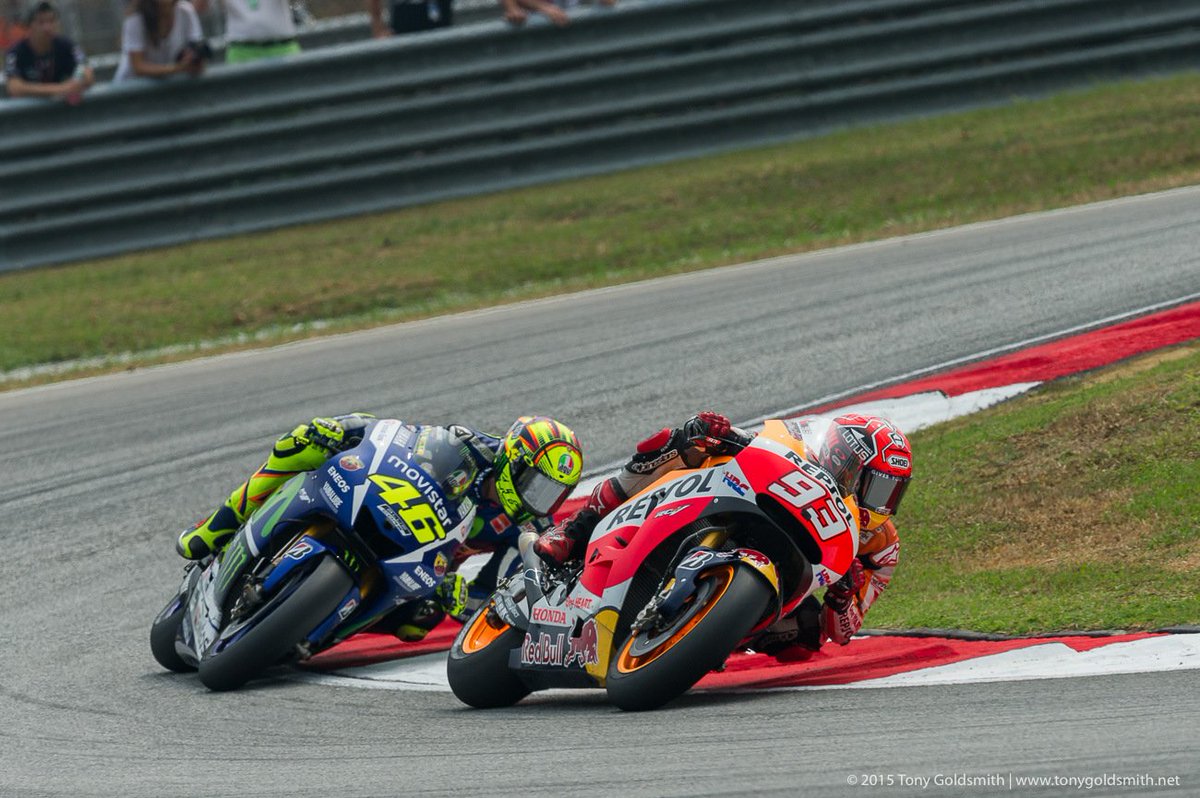 Cuma nyenggol ~ "<a href="/HaiMagazine/">HAI</a>: Rossi: "Saya Nggak menendang Marquez!"  goo.gl/l7vtoq "