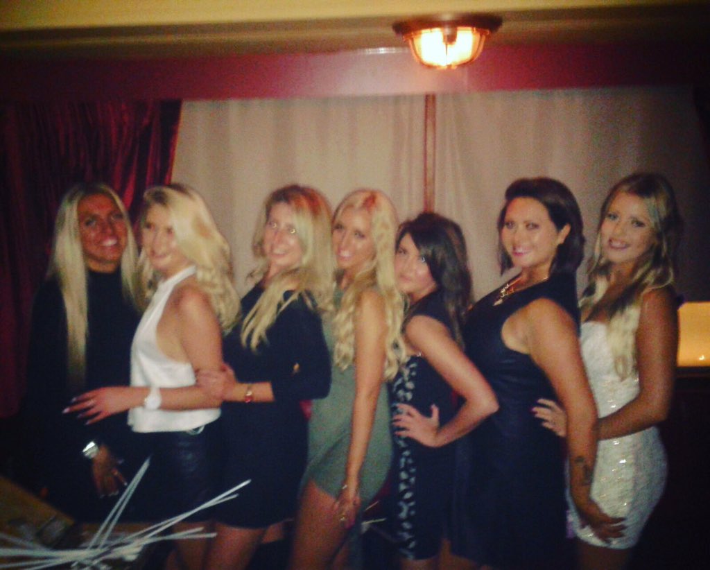 ChloeChrysosto2's tweet photo. Early birthday celebrations @steamandrye thank you @karencastell83 @AshleighHow https://t.co/TdfhITLDrU