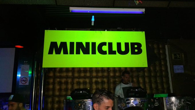 Menuda fiesta me e pegado esta noche en la fiesta wateque en sala miniclub valencia una fiesta con los