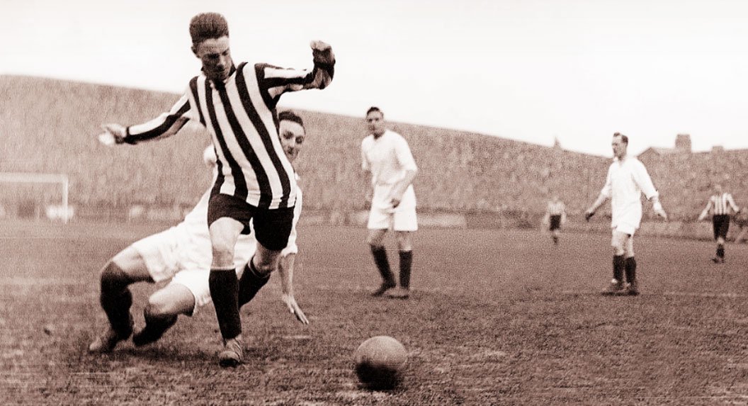 SunderlandAFC's tweet photo. #onthisday in 1929 Dave Halliday joined @Arsenal for £6,500 after scoring 162 goals in 175 games for #SAFC https://t.co/rq1Q0XN5Zd