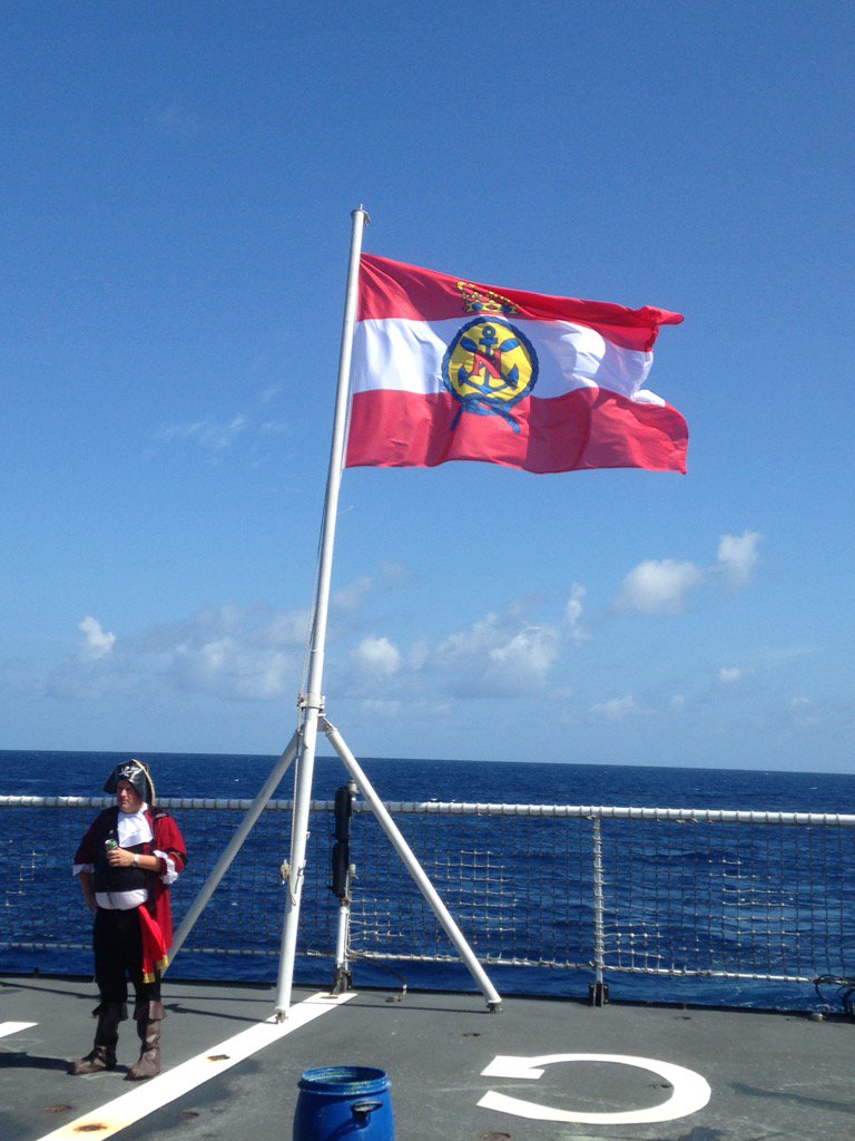 Passage #evenaar. Vlag #neptunus wappert fier <a href="/HHouwerzijl/">H.Houwerzijl</a> <a href="/kon_marine/">Koninklijke Marine</a>