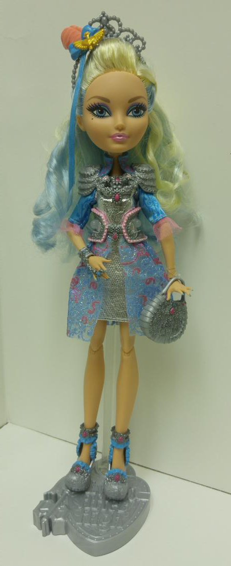 Darling_EAH's tweet photo. I finally got around to customizing my doll making it look more like myself *smiles* https://t.co/nUL4zfdoXb