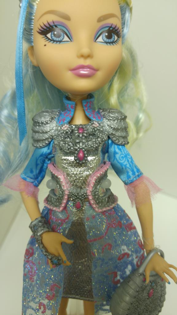 Darling_EAH's tweet photo. I finally got around to customizing my doll making it look more like myself *smiles* https://t.co/nUL4zfdoXb