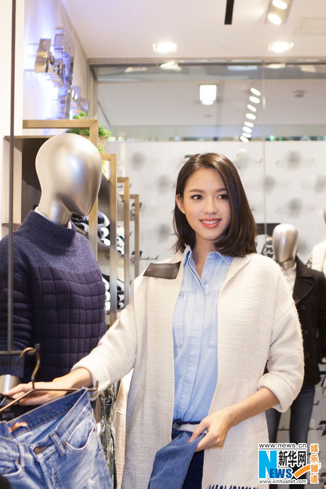 TibetNews11's tweet photo. Attrice cinese #ZhangZilin #moda #spettacolo #cinema #fashion https://t.co/YD6kn6DgoS