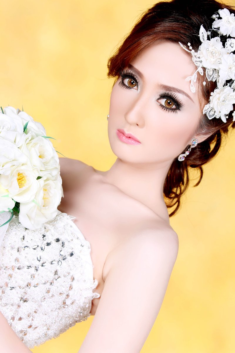 PROMO OKTOBER - Kezia Bridal
Prewedding Indoor + Outdoor Rp 5.975.000,Info : 4528870 
Pin BBM 5A615353