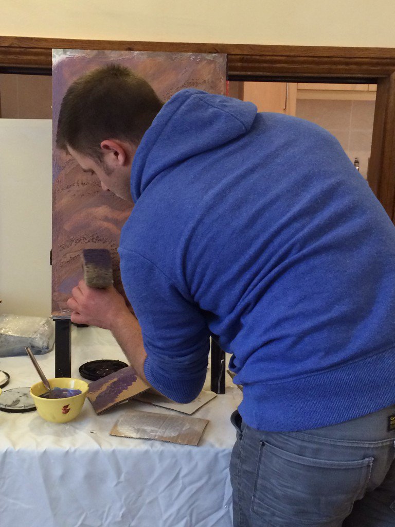 Decorazione_UK's tweet photo. @pdp_reviews working hard on his #Decorazione #StoneDecor #BrokenStone design https://t.co/RWpWhlgtu6