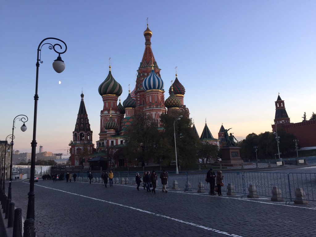 Amaneciendo en Moscú! Q tengan buen lunes. Esta semana estrenamos cap Y comenzamos nuevas grabaciones <a href="/ActualidadRT/">RT en Español</a>