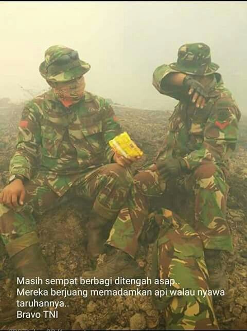 Dinar_K78's tweet photo. "@korem083: Demi rakyatku https://t.co/OM8AgDgKqr" TNI adalah dari Rakyat untuk Rakyat dan hrs menyatu dg Rakyat