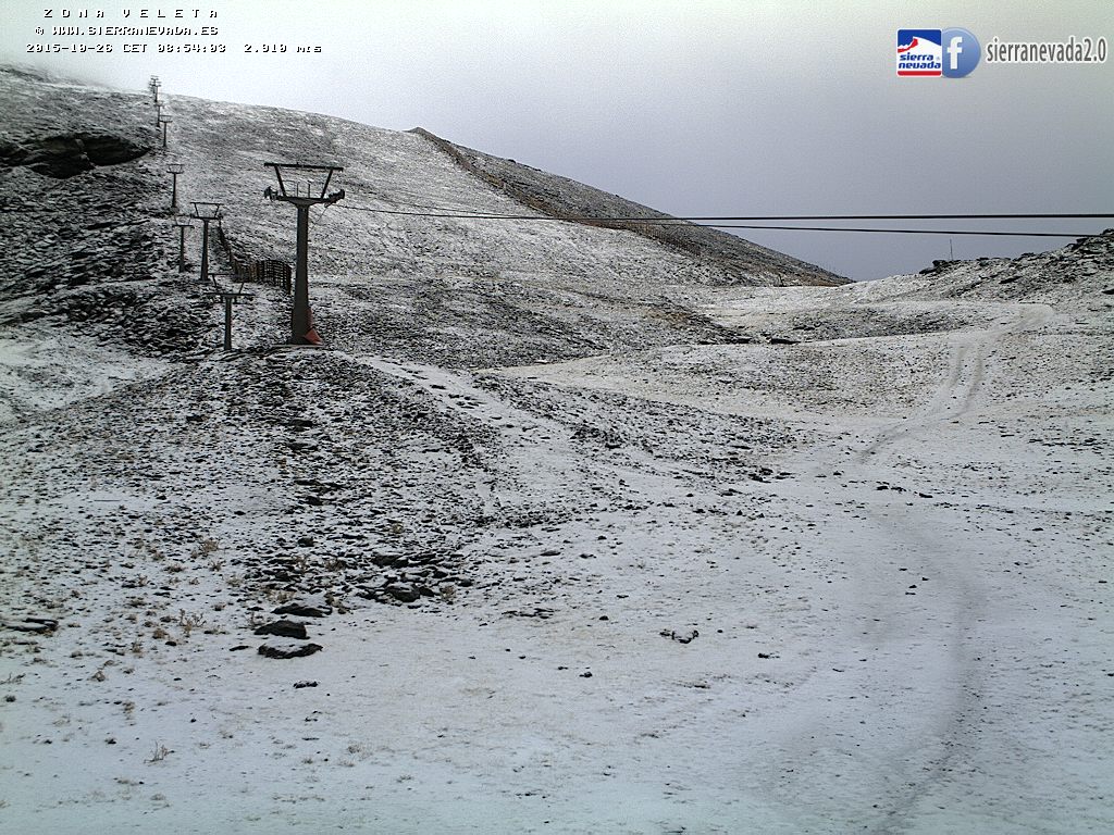 websierranevada's tweet photo. #SierraNevada recibió anoche una nueva nevada... y así la encontramos https://t.co/3KDwSrnf4o #monodenieve https://t.co/Nqi2bE1MOo