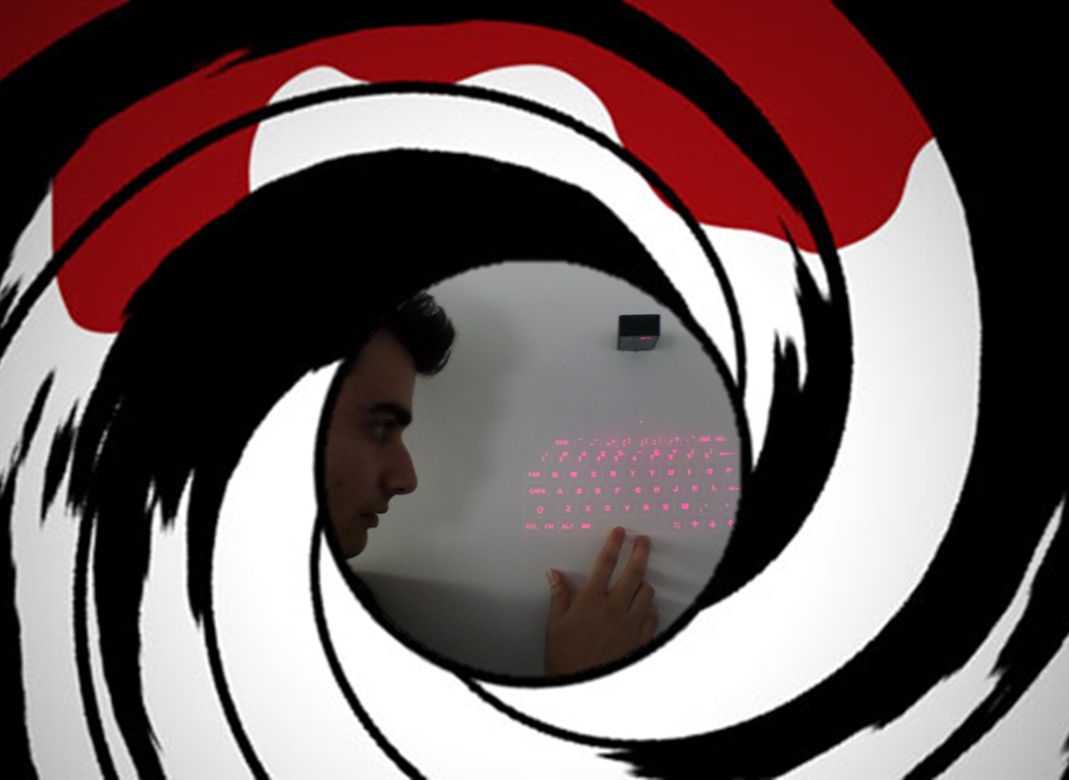 ShoutPMUK's tweet photo. Fire Q. We've got your back Bond. #WritingsOnTheWall #Spectre #Bond #Gadgets #LaserKeyboard https://t.co/VwbaQ7uJim