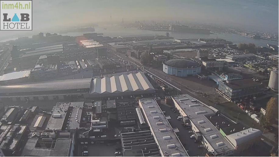 LabHotel1's tweet photo. Prachtige herfst ochtend te zien vanuit #LabHotel in #Rotterdam. Kijk mee webcam https://t.co/hxsyq8Bnp1 https://t.co/BBPjmFngQr