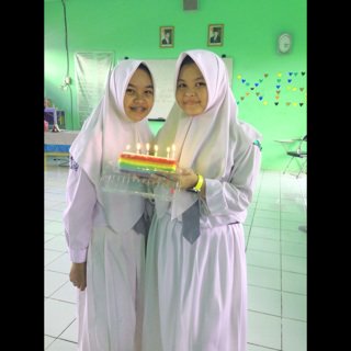 titihayati3's tweet photo. Alhamdulilah terimakasih Allah, ayah ibu, para sahabat semuanya♥ https://t.co/AOn6ou9xIq