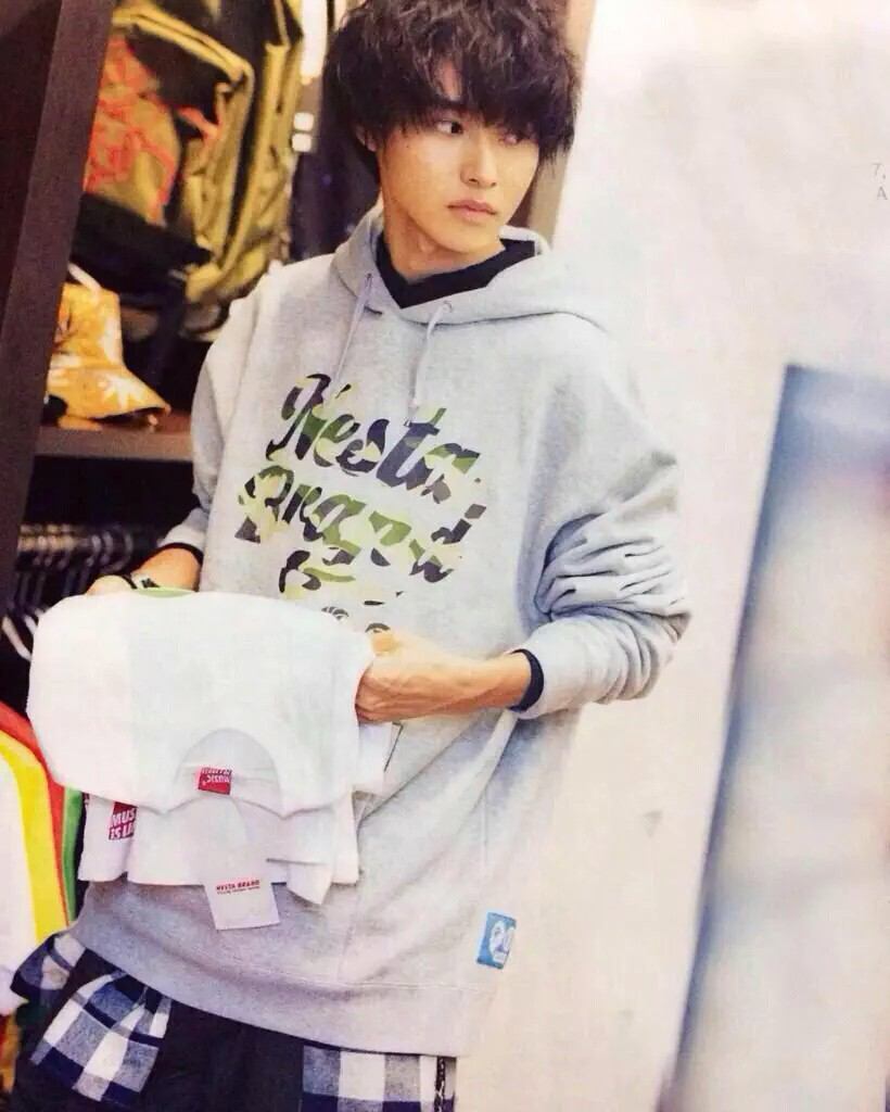Kentoos_0907's tweet photo. こんなお店の店員さんいたらいいなと思った人RT
#山﨑賢人
#イケメン 
#賢友 https://t.co/smDSHqbJsE