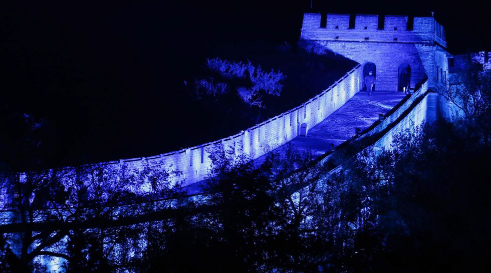 IYL2015_Spain's tweet photo. El mundo se vistió con esta luz azul para celebrar los 70 años de la @ONU_es, impulsora del @IYL2015 https://t.co/tO9b0kTUKS