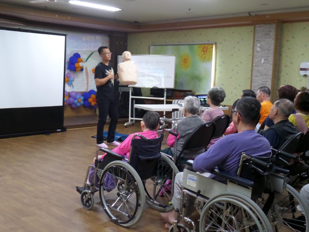 서산시가 장애인 복지시설 및 안전 취약계층을 대상으로 찾아가는 생활민방위 순회교육을 전개합니다. 11월30일까지 관내7개 단체 및 시설 대상 안전총괄과 민방위팀에서 직접 방문, 안보교육과 생활안전교육 등 진행