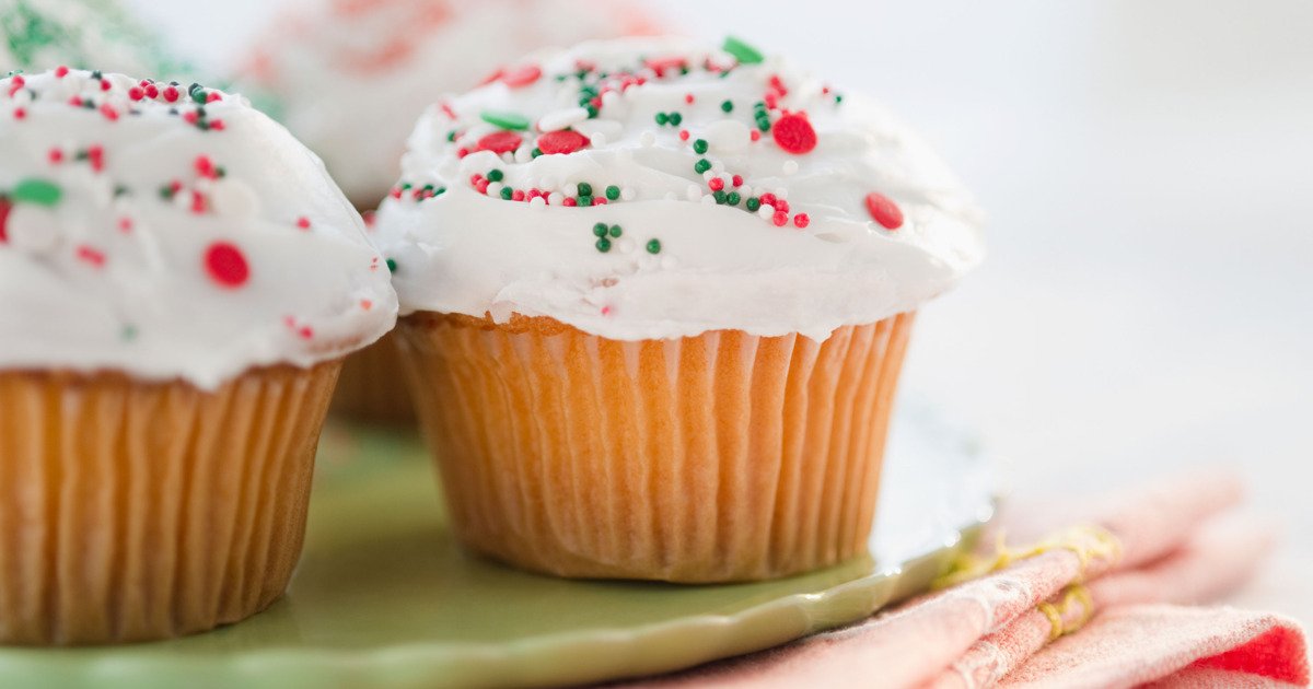 NYMag's tweet image. The police located a cupcake burglar by searching for a drunk girl covered in frosting: nym.ag/1XrECQT
