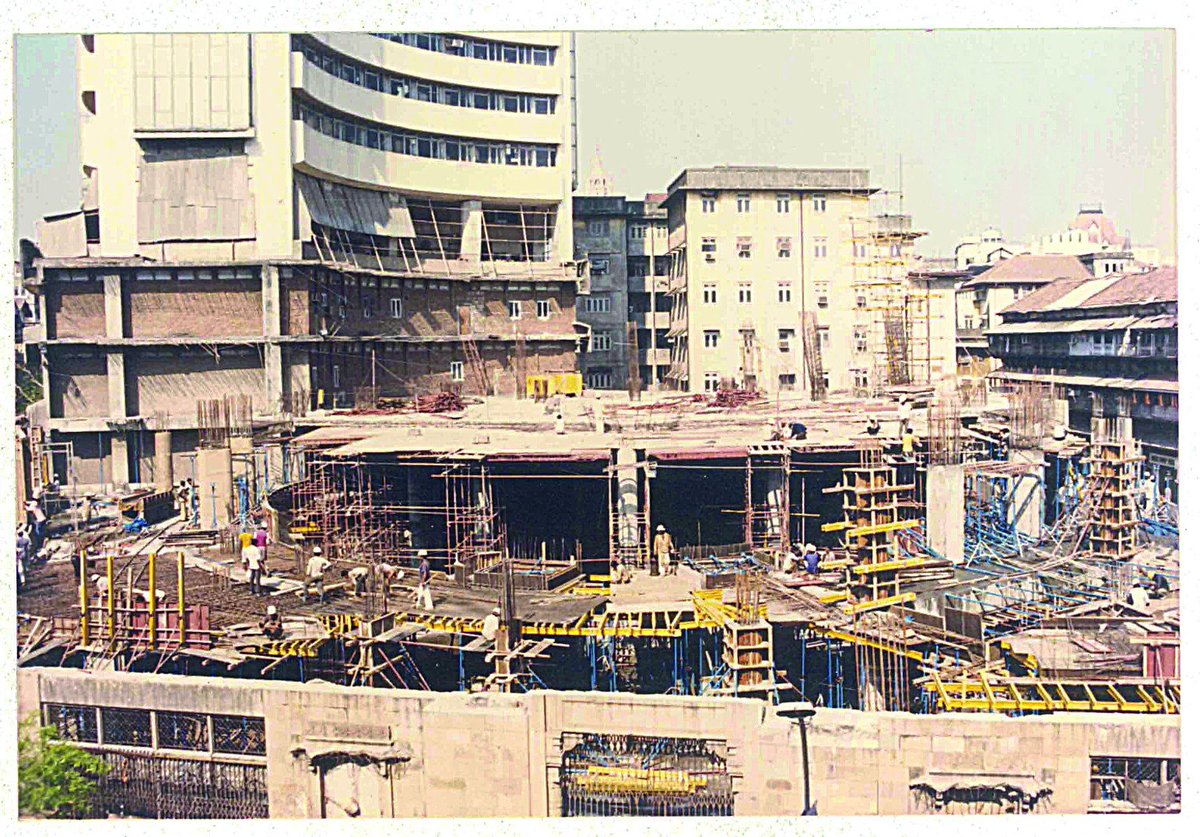 ArChandrakant's tweet photo. External view of the Trading Hall of Stock Exchange, Bombay under construction.
#Architecture #BSE #TradingHall https://t.co/qEgIuNGDXR