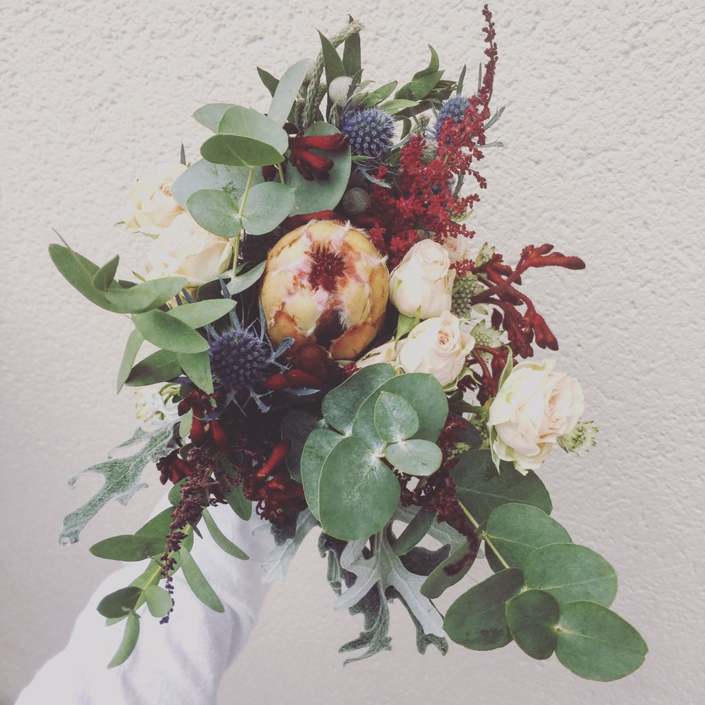 unabodaoriginal's tweet photo. Flores de otoño para un lunes lluvioso.. Gracias @pandofloristas 💚 #flores #ramonovia #lovelabdays #unabodaoriginal https://t.co/HxROnutLvr