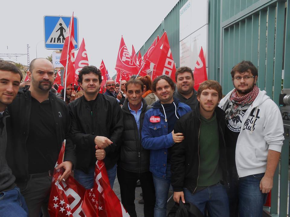 @SiSePuedeAlco <a href="/sisepuedesanse/">SISEPUEDESANSE</a> <a href="/CPodemos3C/">Podemos Tres Cantos</a> <a href="/SindEstUAM/">SE UAM</a> apoyando a <a href="/CCOO_Atos/">CCOO_Atos</a> esta mañana en #trescantos