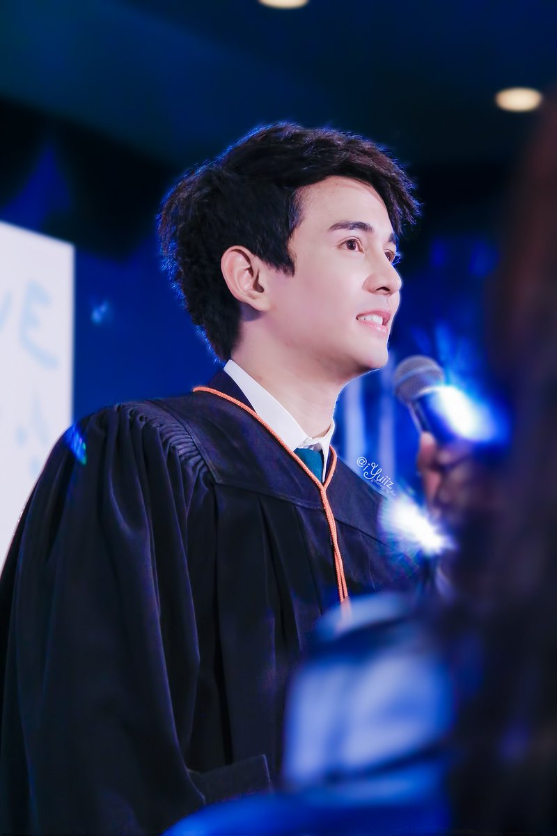 [HQ] ปริ่มกับบัณฑิตคนนี้มากๆ วันนี้ได้ใบปริญญามาให้ทุกคนได้ชื่นชมแล้ว i.imgur.com/iMcJkbU.jpg #GunnapatGraduate2015