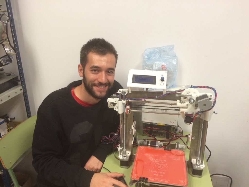 AEPrint3D's tweet photo. @J_AndradeH con su #impresora3d lista! https://t.co/6F0cn9pXLZ