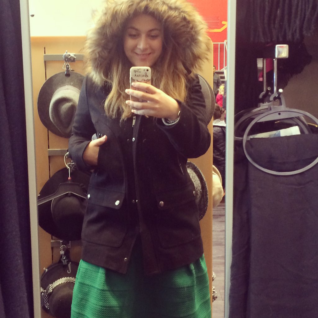 Lea_cz's tweet photo. #ready4winter #MICHAELKORS #NewCoat https://t.co/Lekoe92pq4