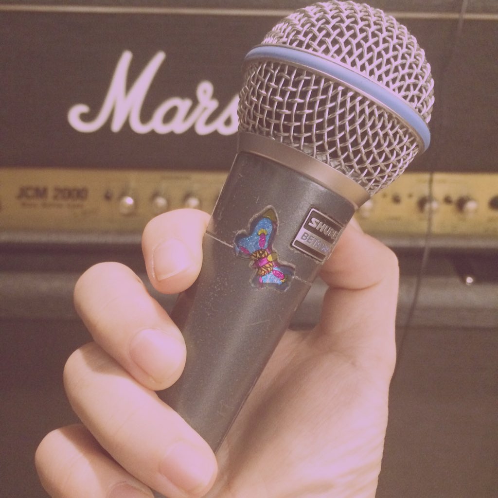 fancytakko's tweet image. しばらくギターを弾きながら歌う練習をしてたから

久しぶりの
マイクだけで歌える喜びに浸る(●'ｗ'●)
楽器隊に演奏してもらってる
ありがたさを今日だけ実感☆

#マイク
#BETA58