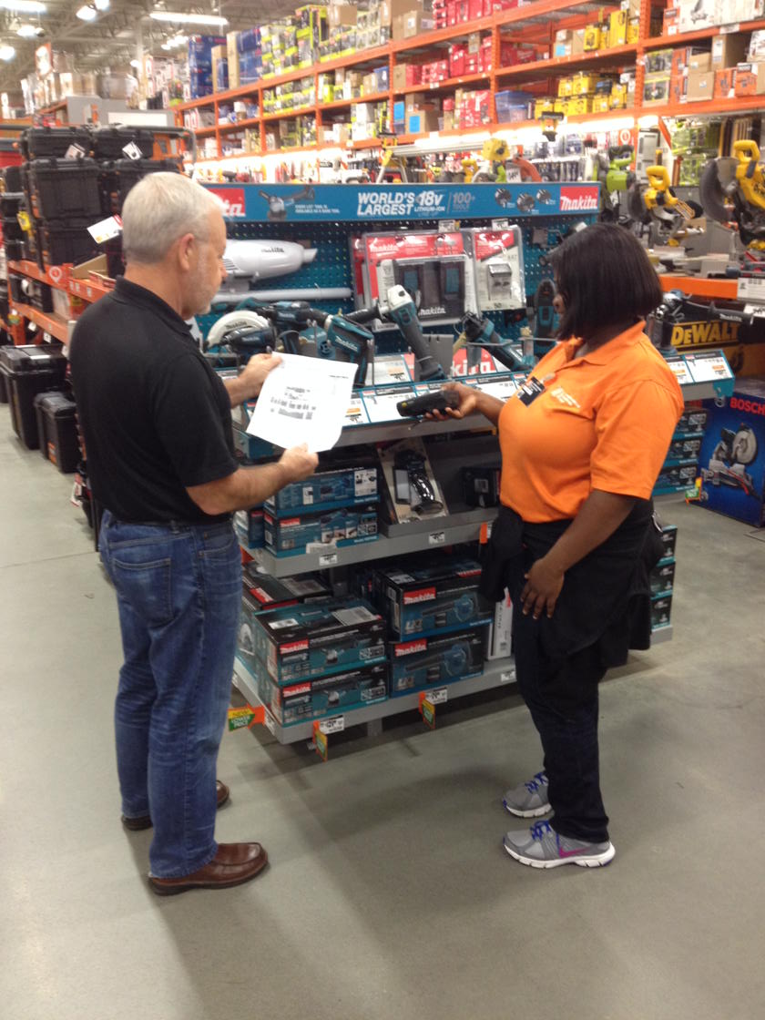 JohnAustinMET's tweet photo. Store 147 MET Supervisor John Austin reviews FW39 Merchandising Monday with his team. @MattucciTHD @MET_D1 https://t.co/ezfIMDLYt4