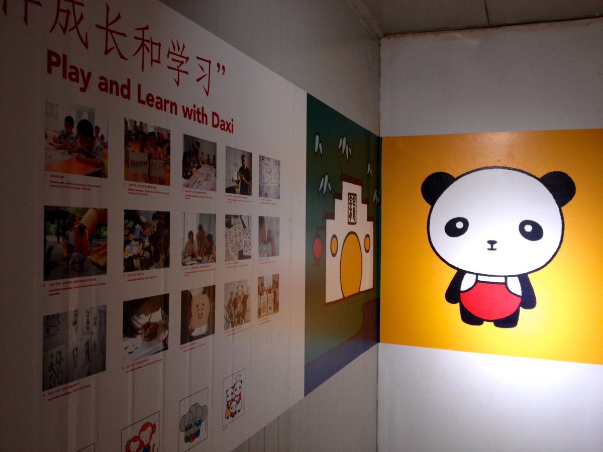 #nijntje en z'n Chinese vriendje Da Xi bij bezoek Koning #beijingdesignweek #bjdw2015 in #dashilar #NLstatevisitCHN