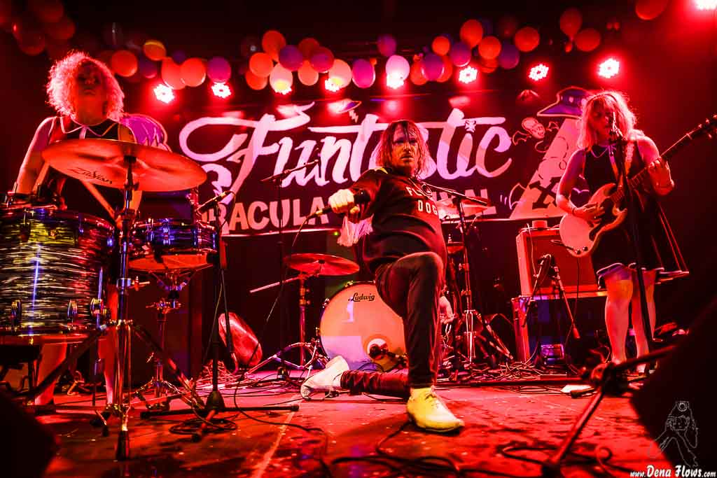 #FOTOS -> THE MONSIEURS
<a href="/TheMonsieurs/">The Monsieurs</a> <a href="/FuntasticDC/">Funtastic Dracula C</a> #Benidorm
GALERÍA-> bit.ly/1NviX5K <-CLICK