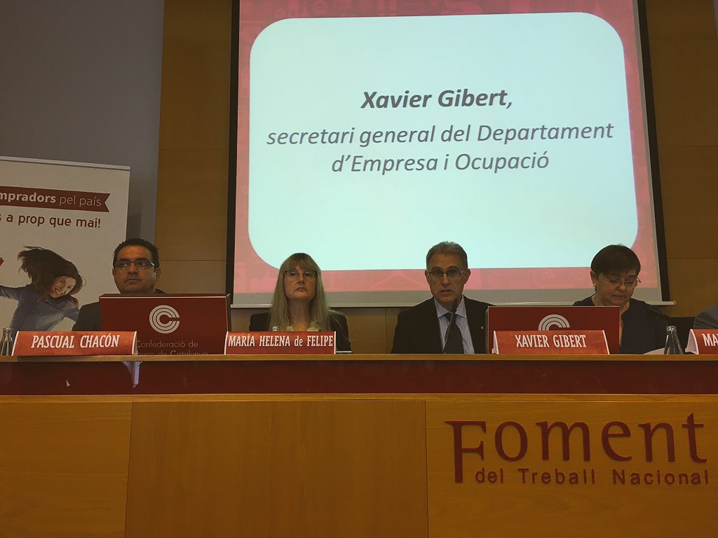 viccomerc's tweet photo. A la X Convenció de la @confecom_cat presentant la targeta @Compradorspais #mesapropquemai #targetafidelitzacio https://t.co/S0GmcYKNY8