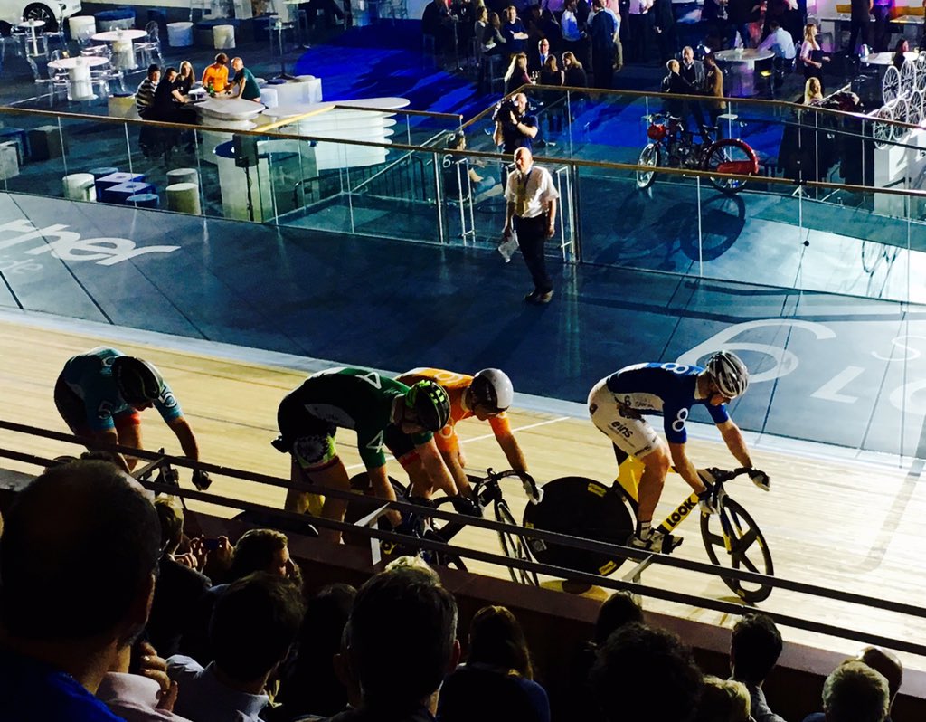 arallan05's tweet photo. Some strong stationary work from the sprinters @cvndsh @sixdaycycling @MarkCavendish @oakley #crackingevening https://t.co/gT898HNhSV