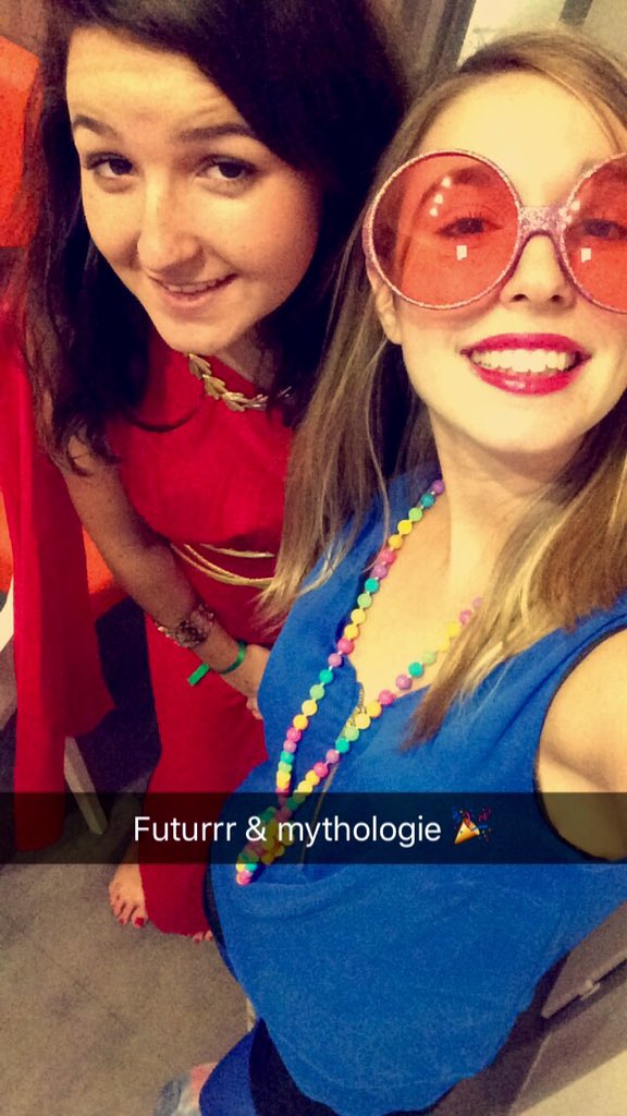 MarieFumfum's tweet photo. #Wei2015 #BdeBoulogne 🎓🎉 https://t.co/jf22UQ4Ke3
