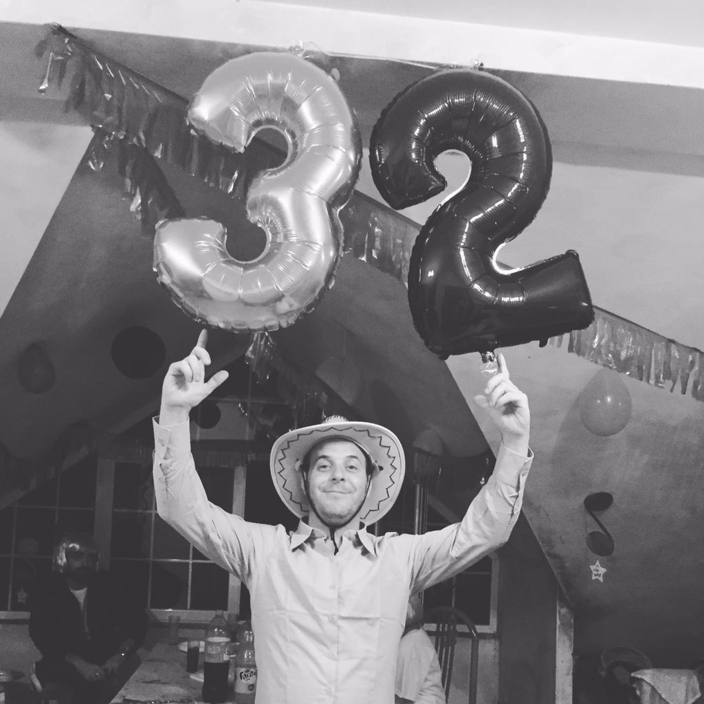 Hoy cumple 32 otoños el mejor del mundo mundial...mi gran amor <a href="/bonysonfor/">carlos gonzalez</a> felicidades mi vida!!! #teamo #forever ❤️