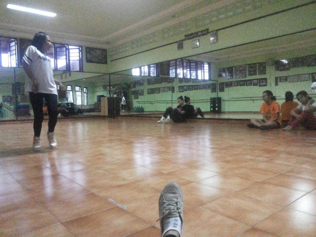Aquila Dance Cover (@aquila_dc) on Twitter photo Sekarang gilirannya Indri 'Sohyun' yang lagi di uji coba (?) 😄😄😄 Sekarang gilirannya Indri 'Sohyun' yang lagi di uji coba (?) 😄😄😄